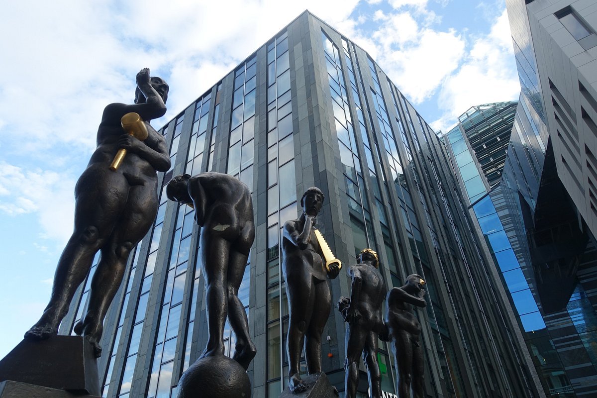 시대에 뒤떨어진 동시대인들 (운차이트게메세 차이트게노센)